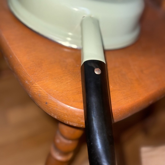 Vintage avacdo Olive Green Enamelware Fry Pan with Black Trim, White Interior - Picture 4 of 16